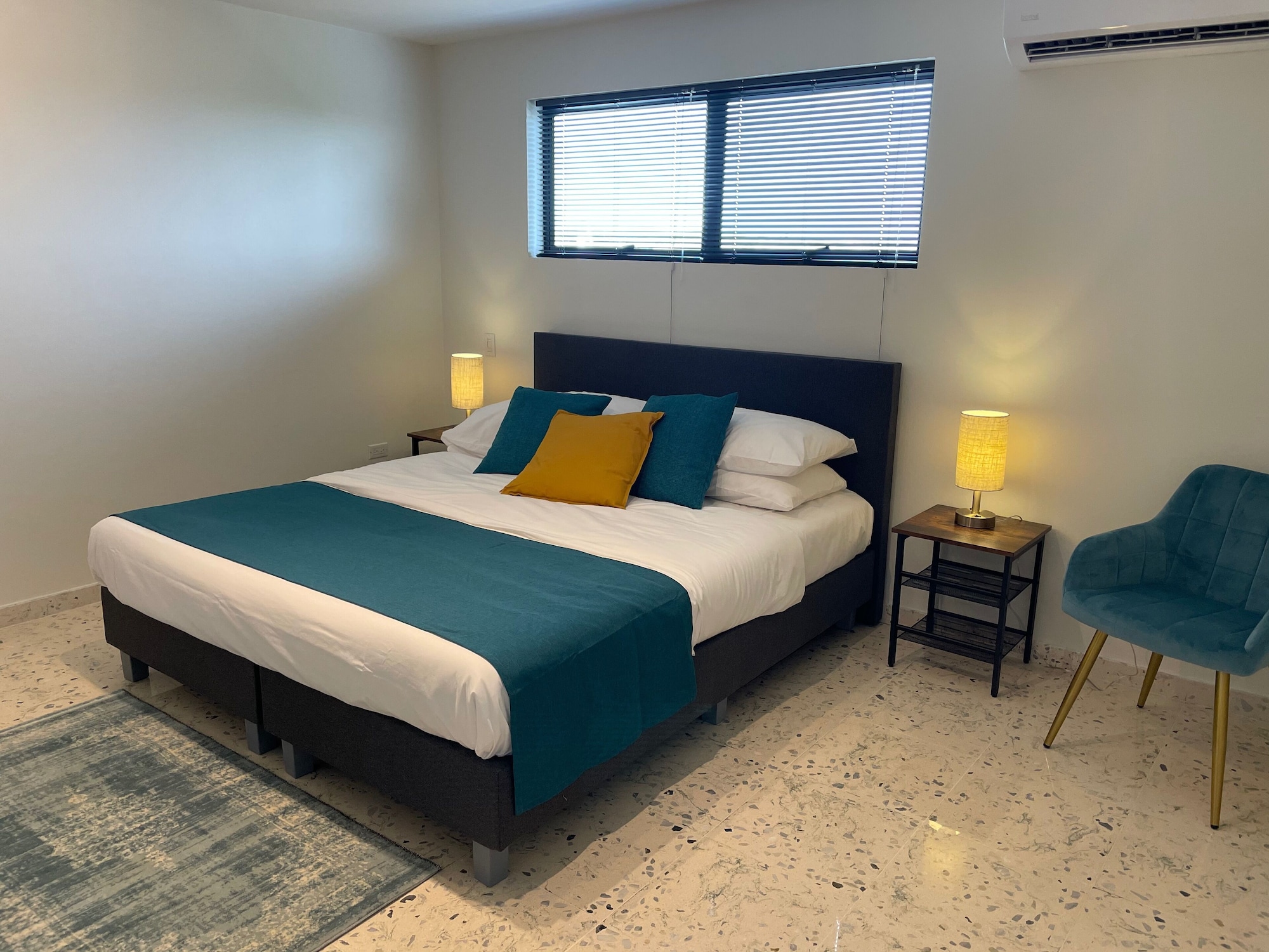 SUITE, KING BED, OCEAN VIEW, SOFA, BALCONY