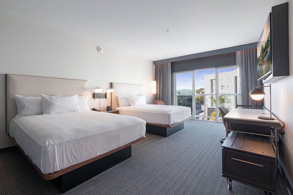Courtyard by Marriott Marina del Rey 9/35