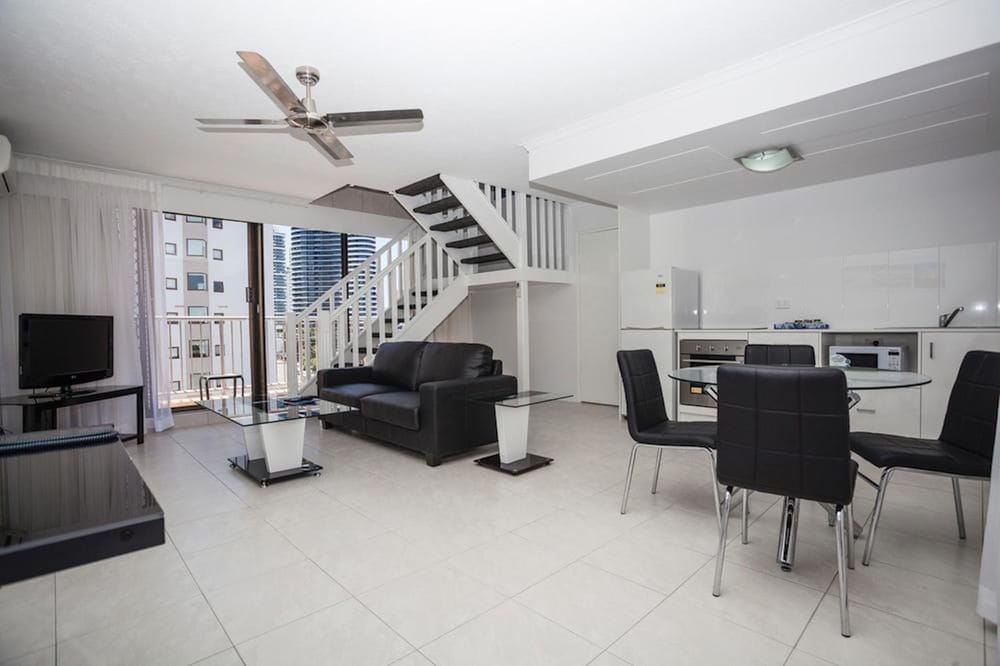 BEST WESTERN BROADBEACH TRAVEL INN APARTMENTS 55/70