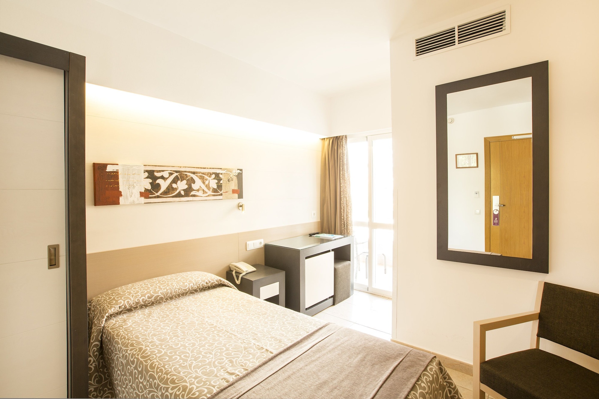ROOM, SINGLE, BALCONY