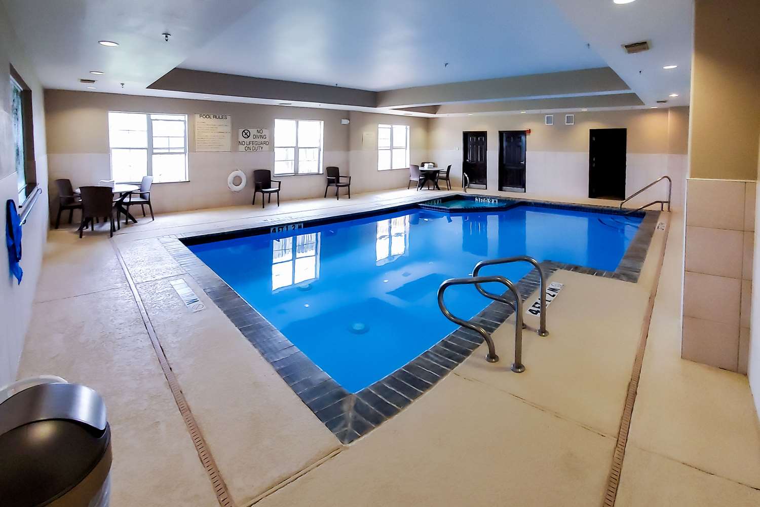 Comfort Suites Tomball Medical Center, TX 33/57