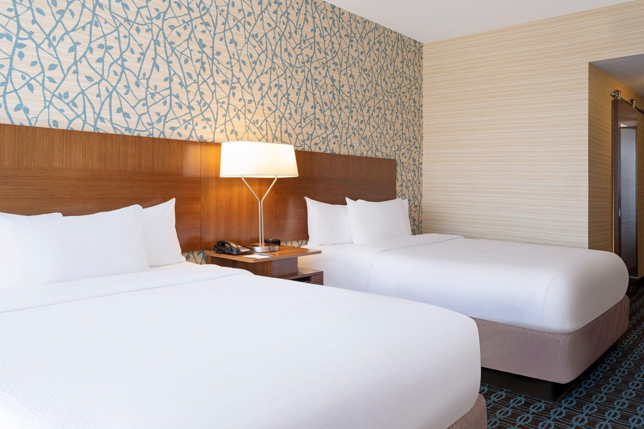 غرفة رباعية بإطلالة على المسبح