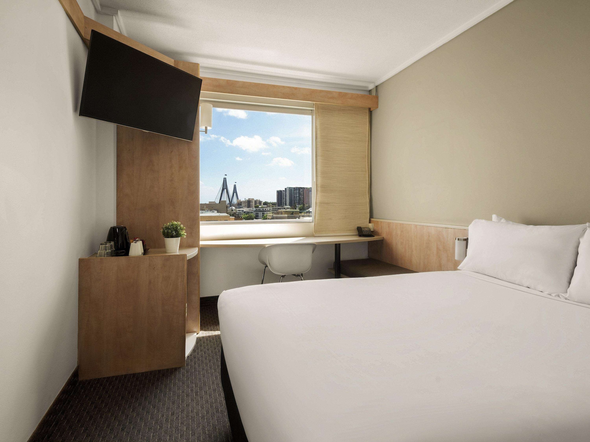 STANDARD, TWIN BEDS, PYRMONT VIEW