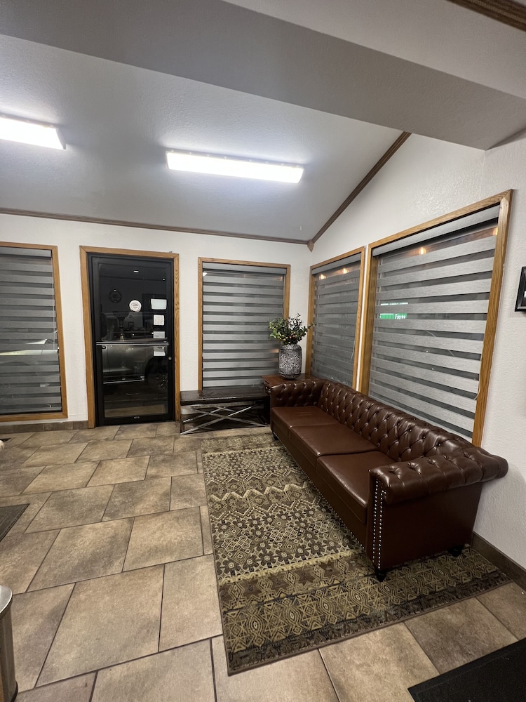 Cedarwood Inn of Ashland 40/66