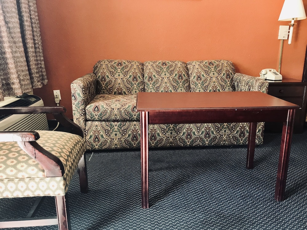 Executive Inn 33/45