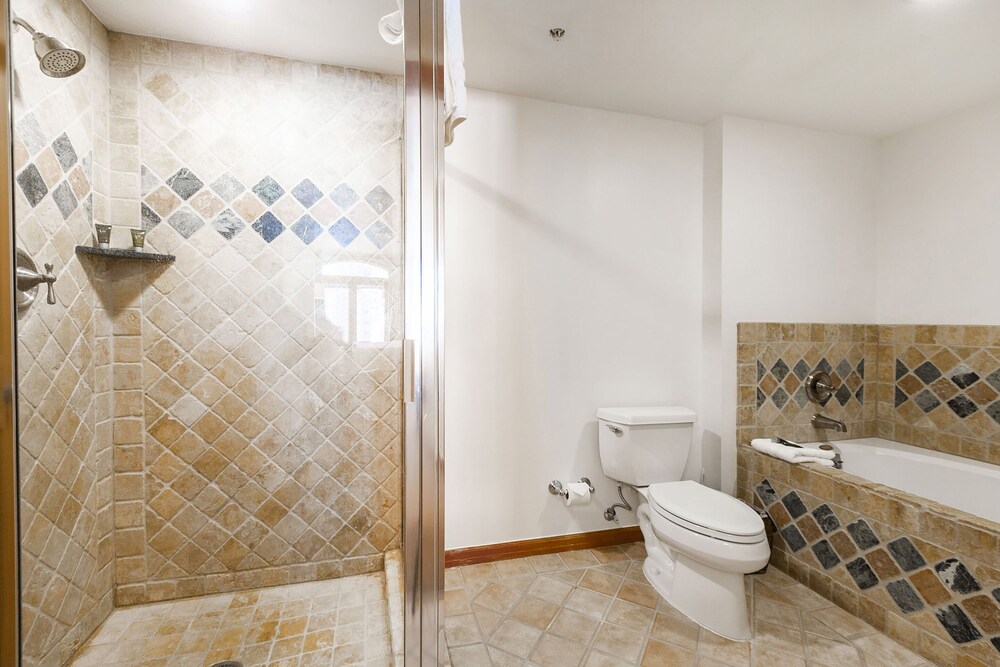 The Caledonian By All Seasons Resort Lodging 70/80