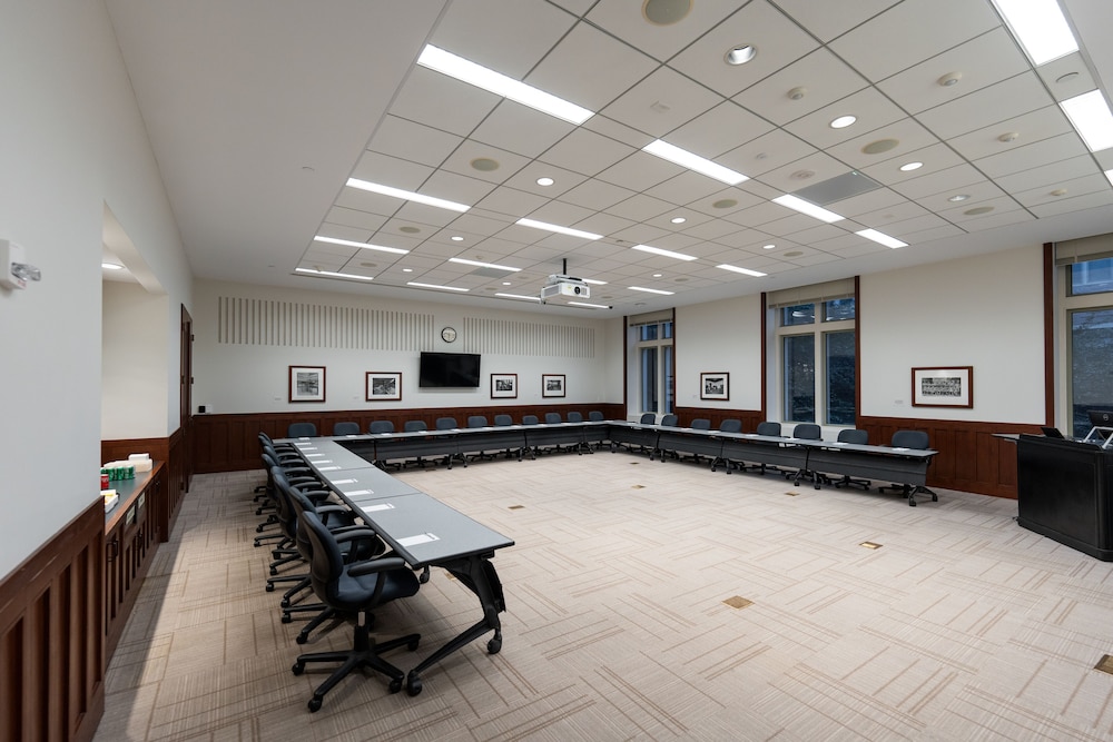 The Charles F Knight Executive Education Conference Center 26/30