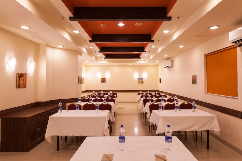 Ginger Hotel Indore 47/53
