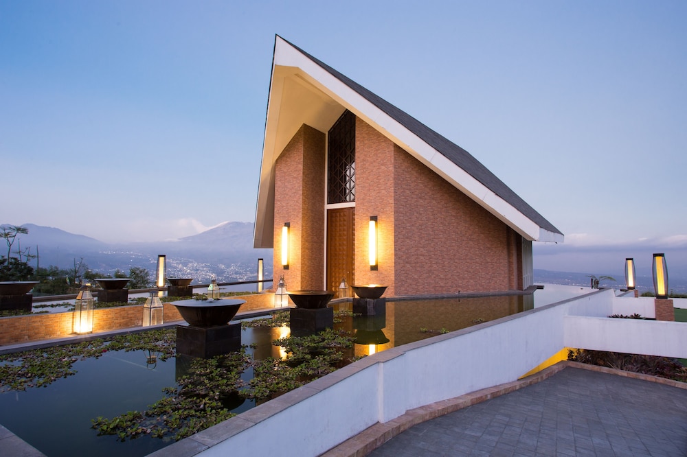 Amarta Hills Hotel And Resort 7/50