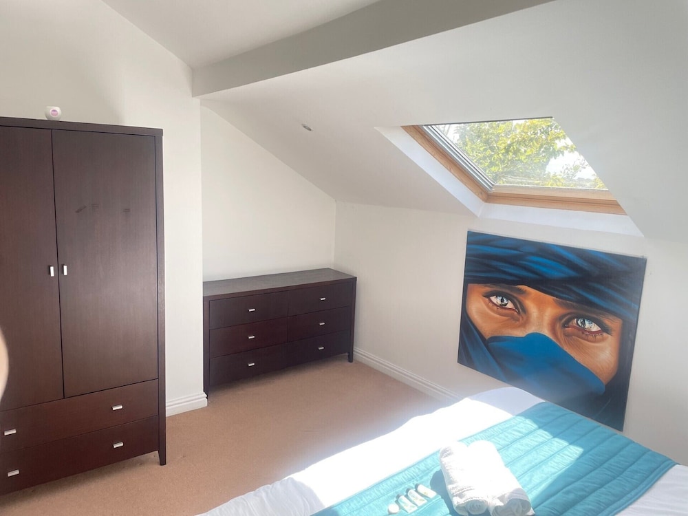 Beach House 3 Bed Penthouse Apartment 24/50