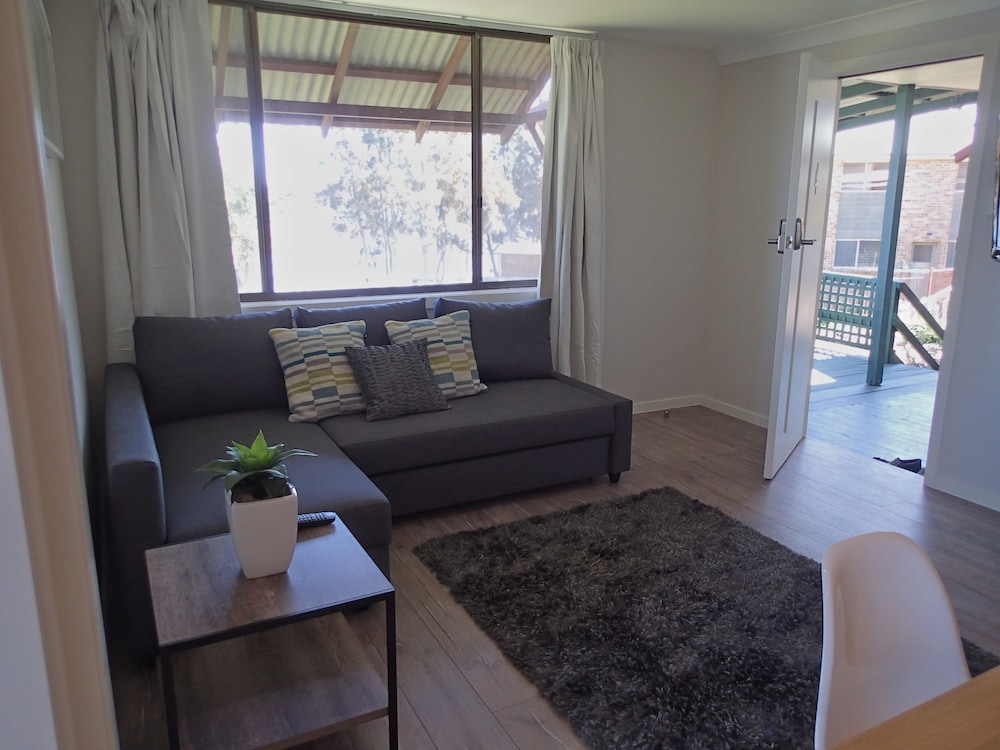 DUNGOWAN HOLIDAY ACCOMODATION 42/75