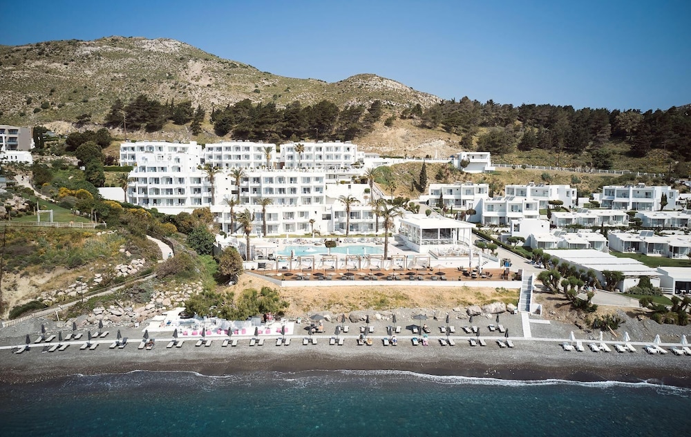 Dimitra Beach Hotel and Suites in Psalidi