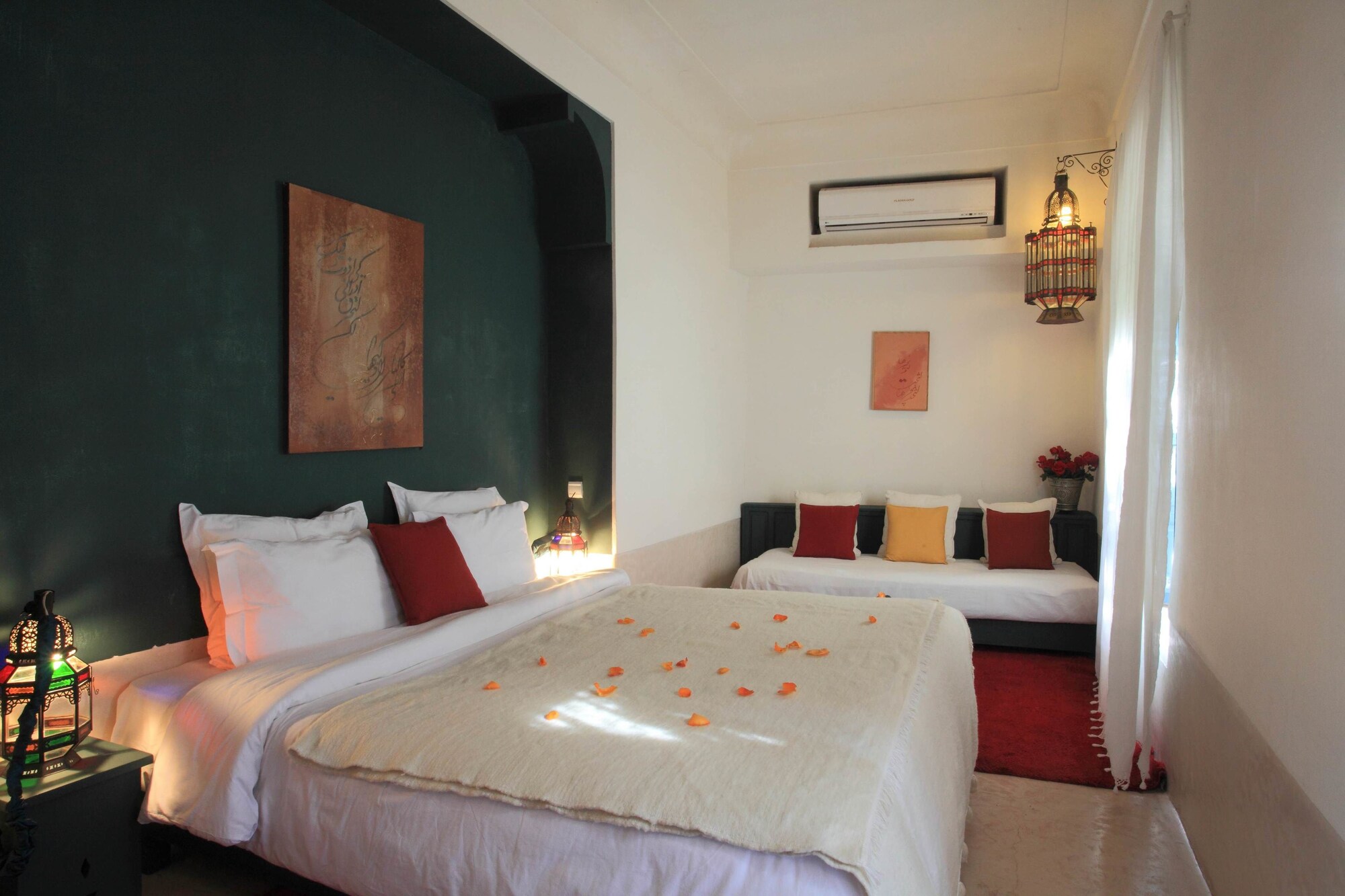 SUPERIOR, DOUBLE OR TWIN BED