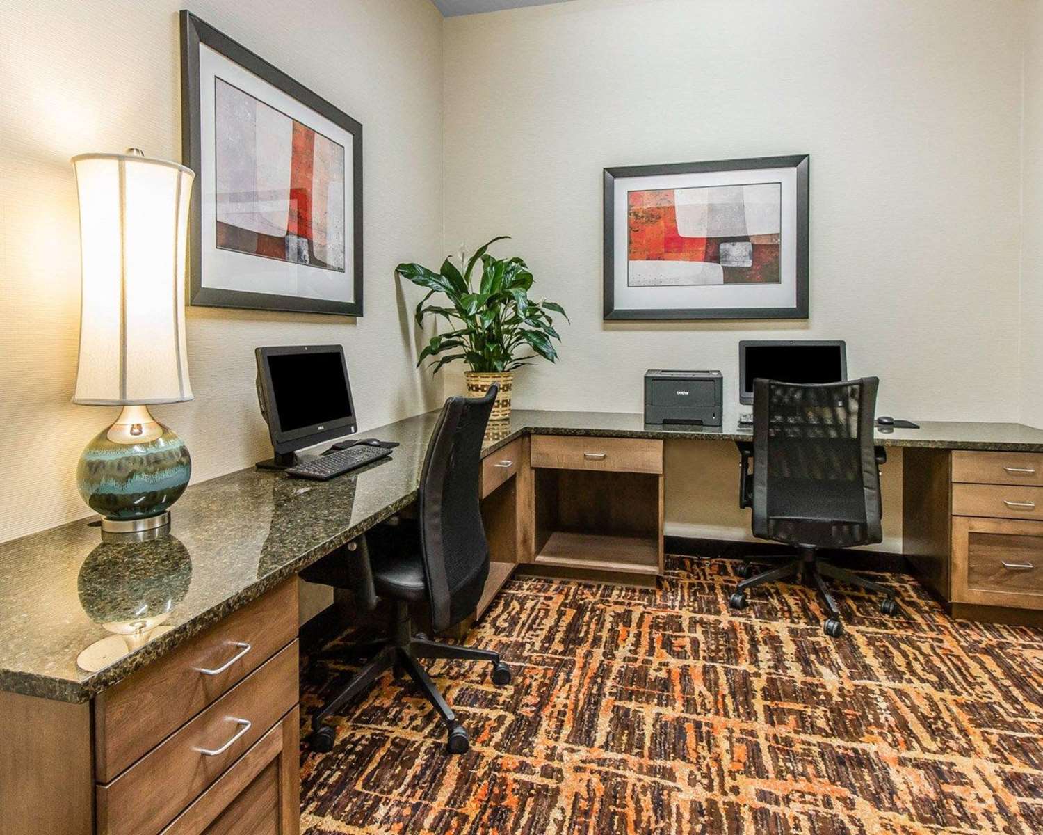 Mainstay Suites Watford City 14/14