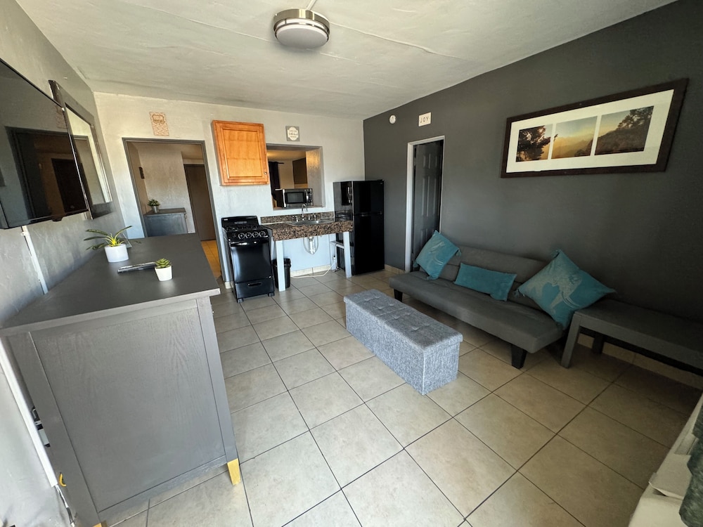 Rawls Motel Near Phoenix Airport 28/50