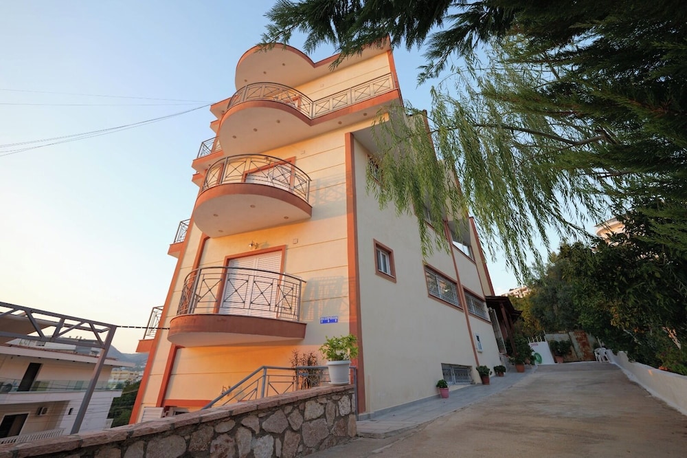 Melsi Apartments 6/50