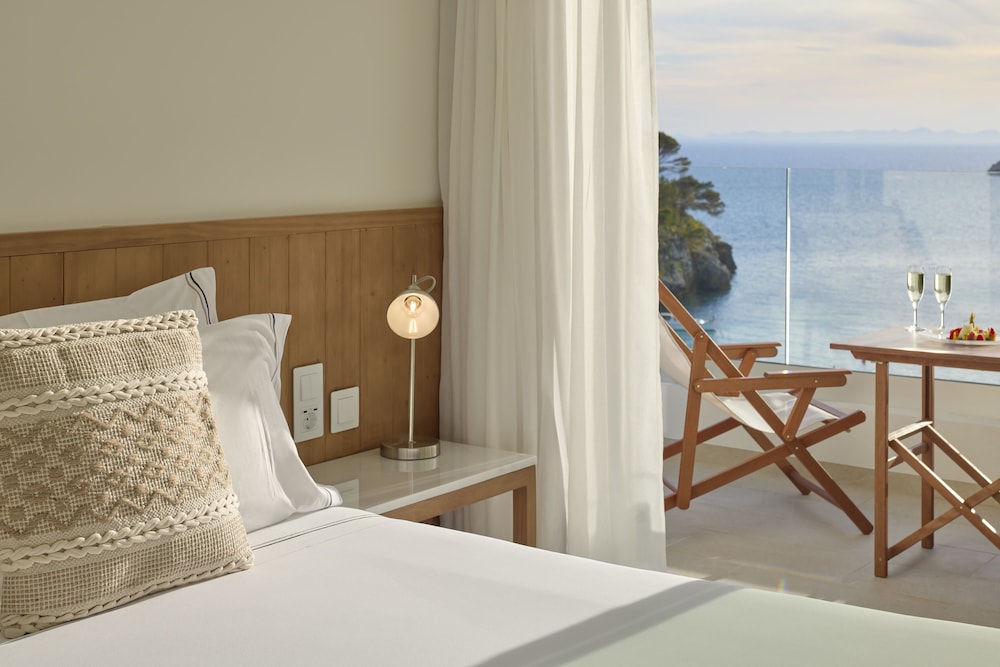The Level, Junior Suite, Twin Beds, Panoramic View, Sofa، Melia Cala Galdana 2/5
