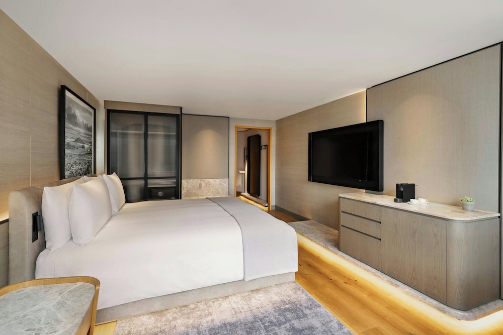 Deluxe, King Bed, JW Marriott Auckland 4/6