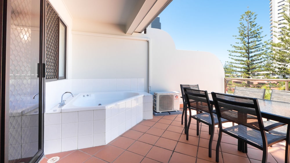 Burleigh On the Beach Apartments 24/62