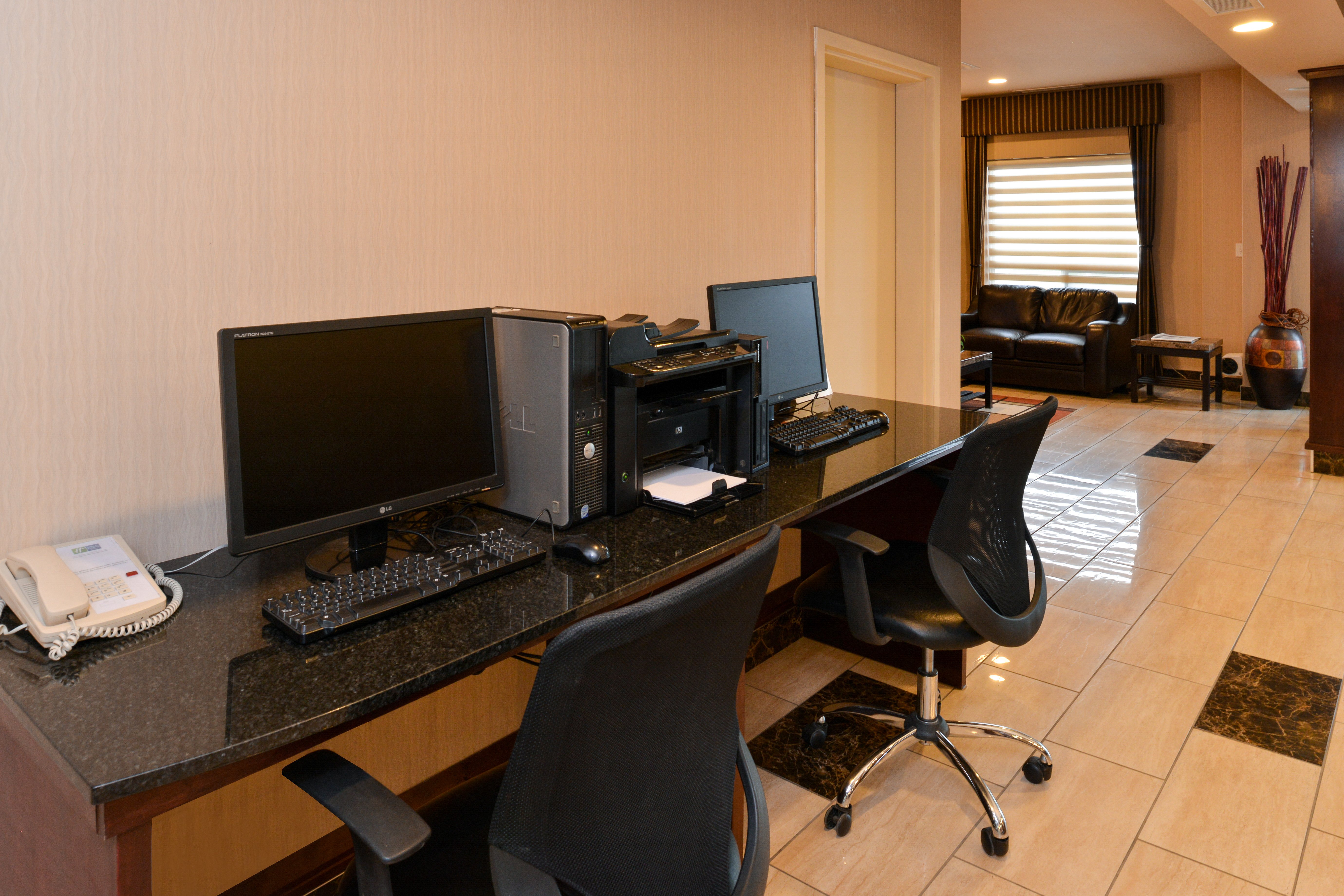 Holiday Inn Express And Suites Edmonton North 69/75