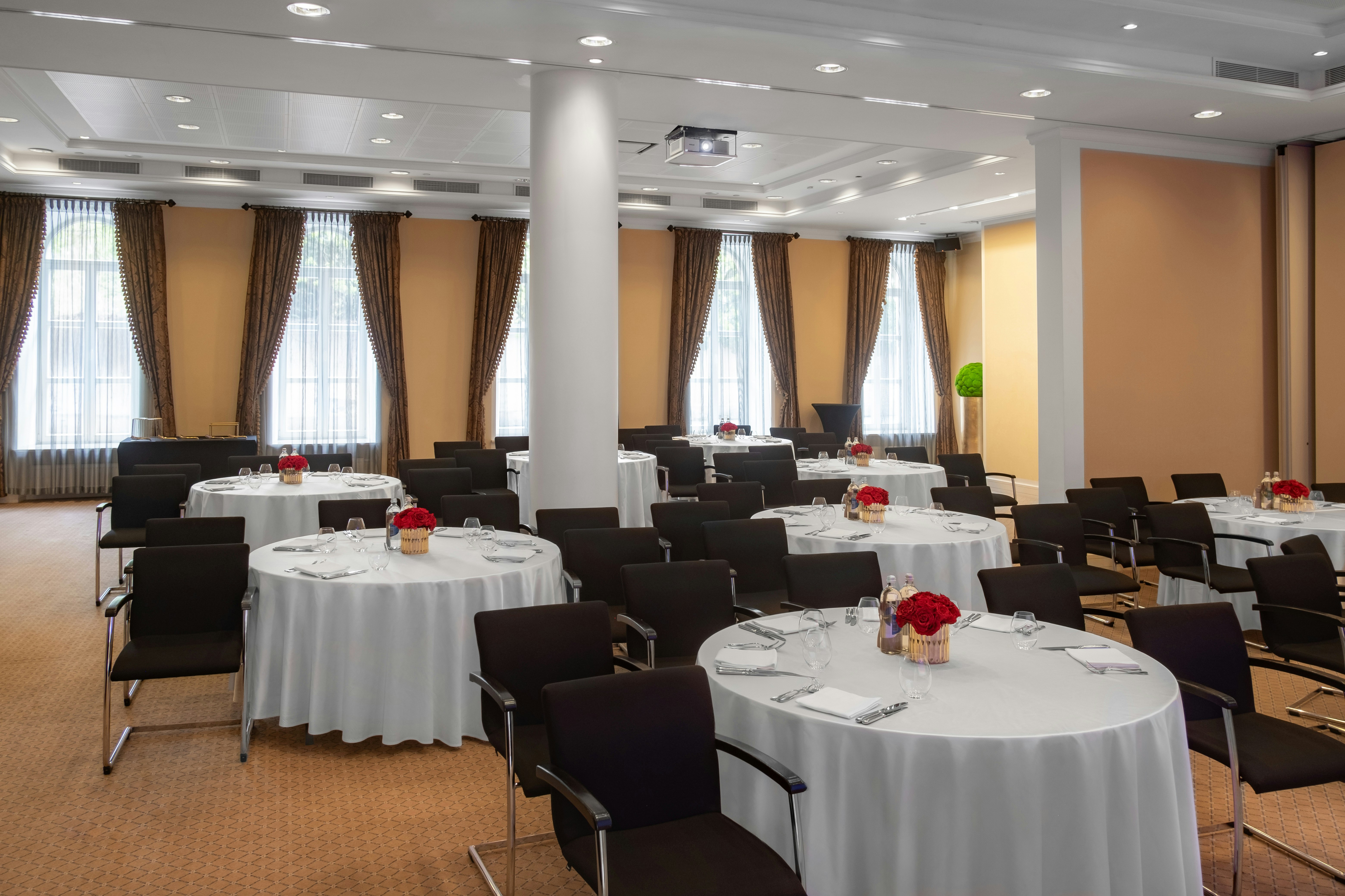 Grand Hotel Vilnius, Curio Collection by Hilton 26/47