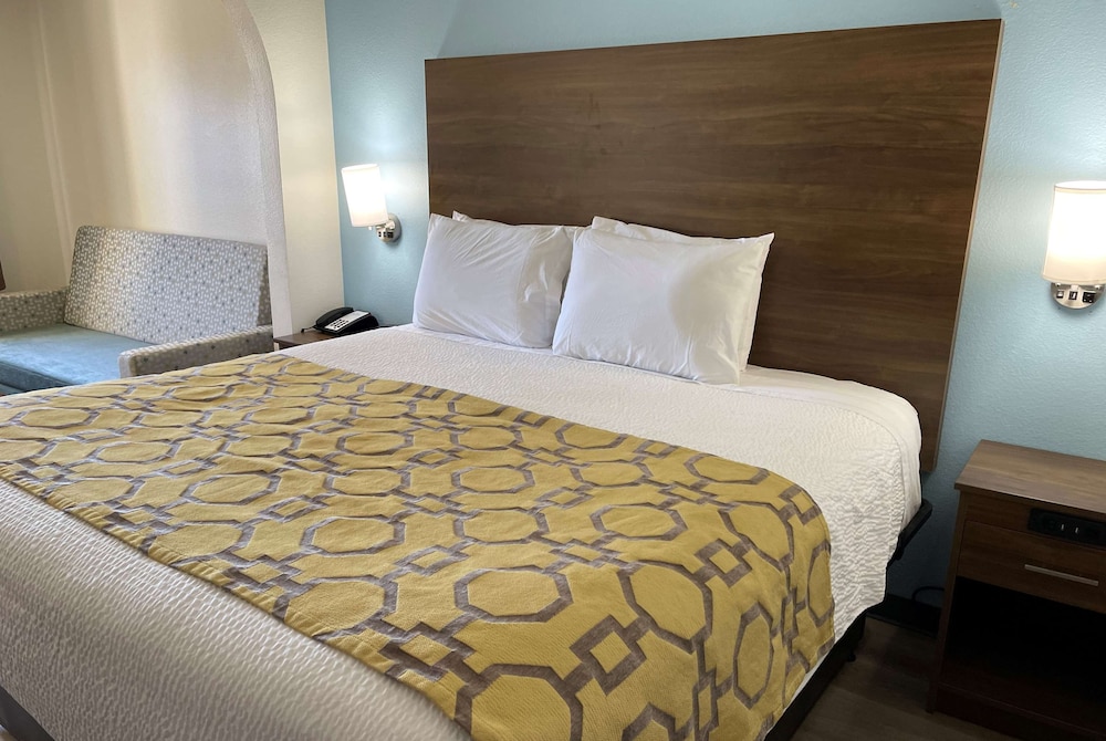 Baymont by Wyndham Biloxi Ocean Springs 26/60