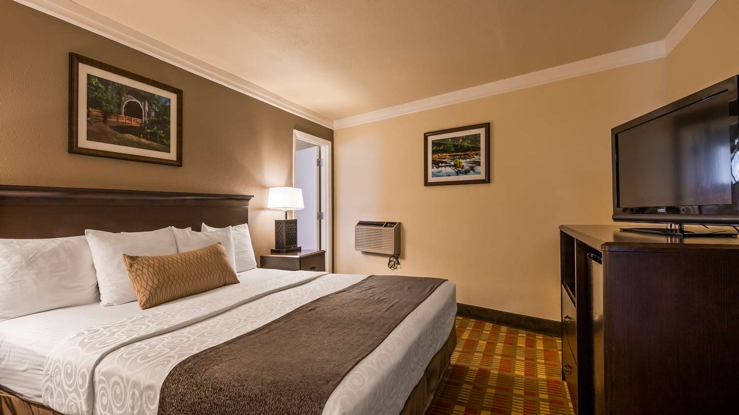 Room, King Bed, Bathtub, Accessible