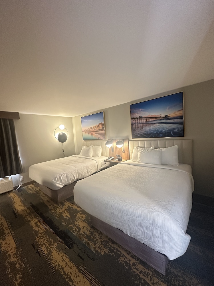 STANDARD, 2 QUEEN BEDS