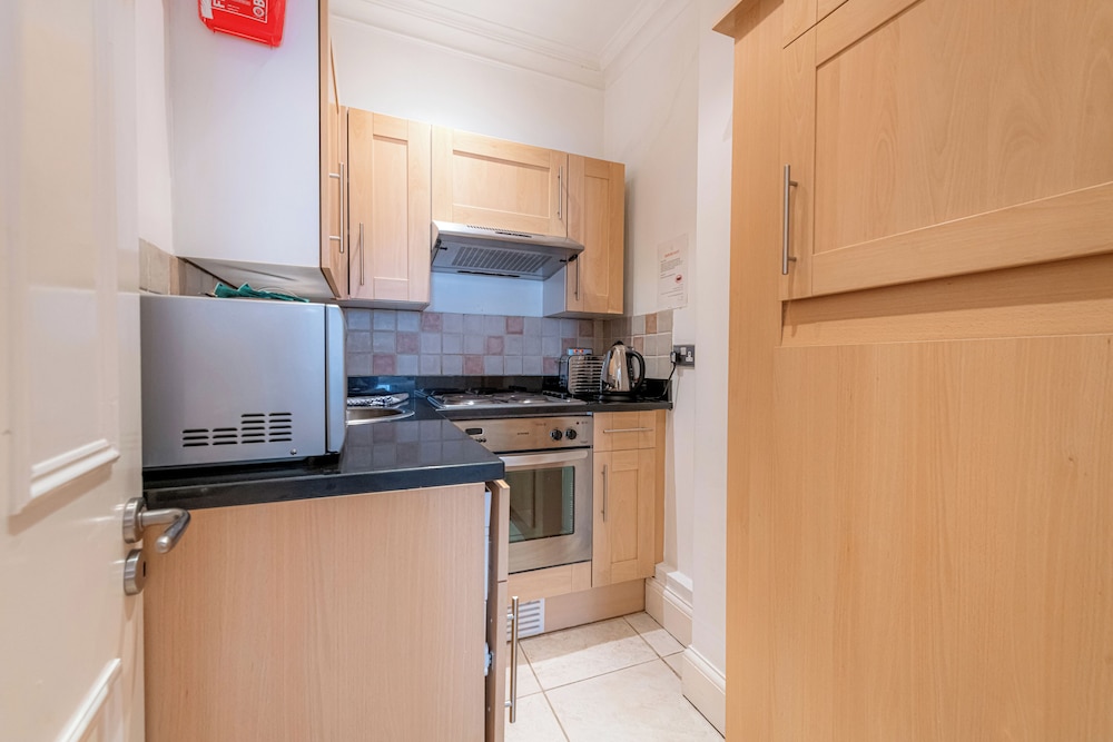 17 Hertford Street 28/42