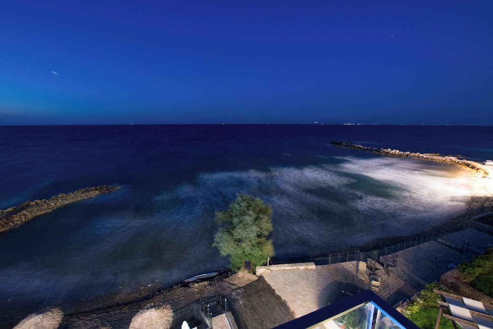 Golden Coast Suites 34/37