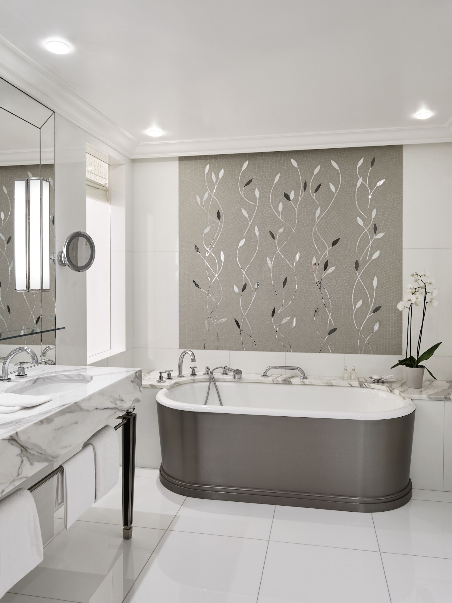 جناح بريستيج جونيور بسرير كينج، Hotel Plaza Athenee 5/5