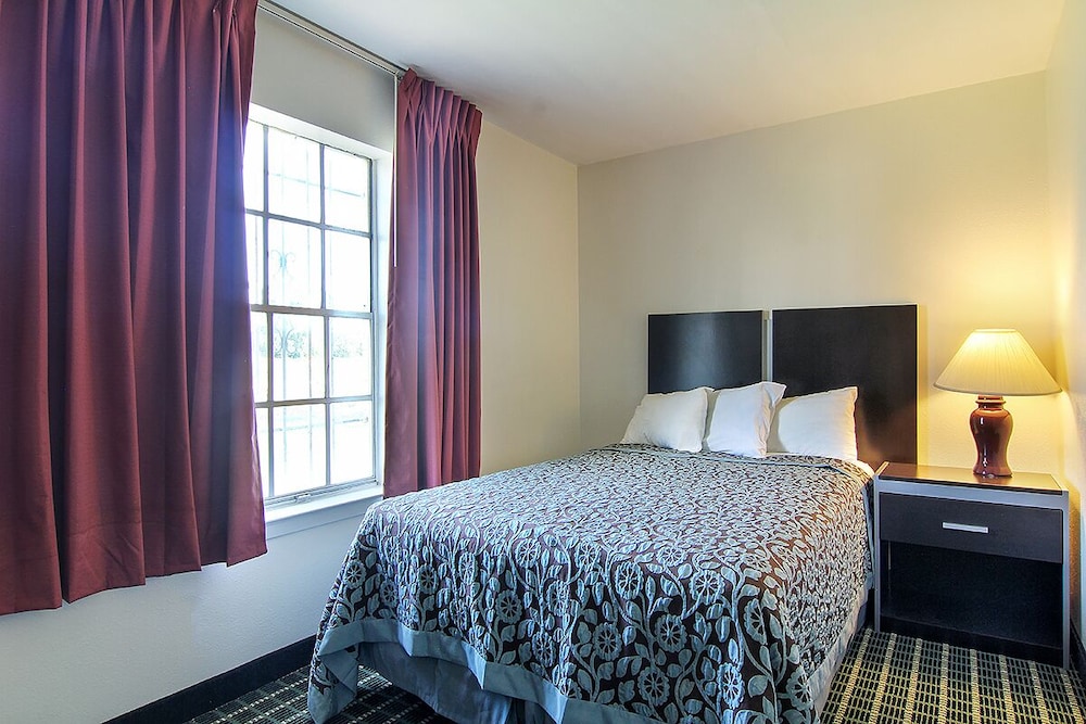 Days Inn by Wyndham Market Center Dallas Love Field 7/27
