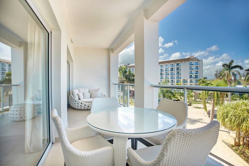 Resort Hideaway at Royalton Blue Waters, An Autograph Collection all Inclusive Resort Adults Only 17/31