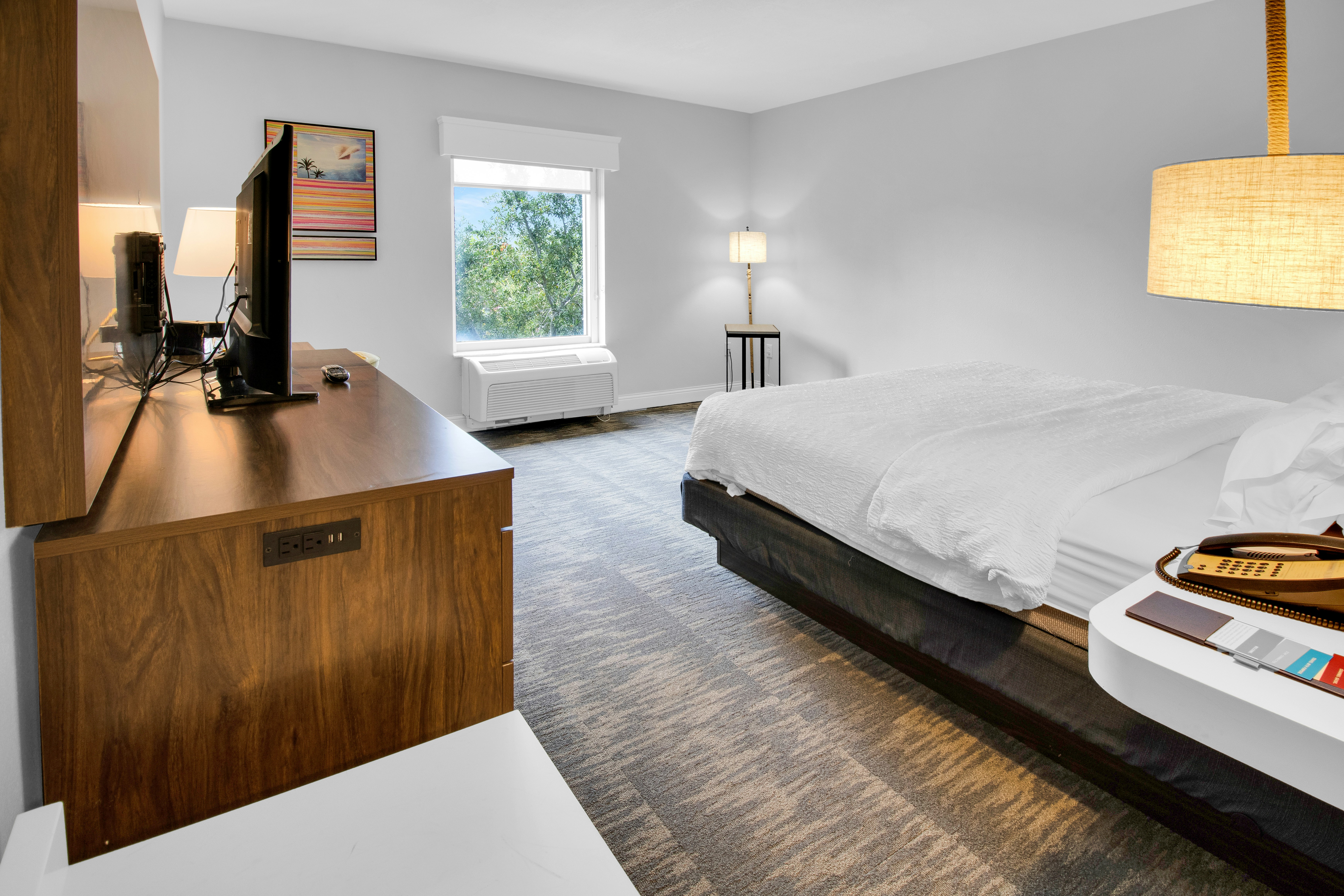 ROOM, KING BED