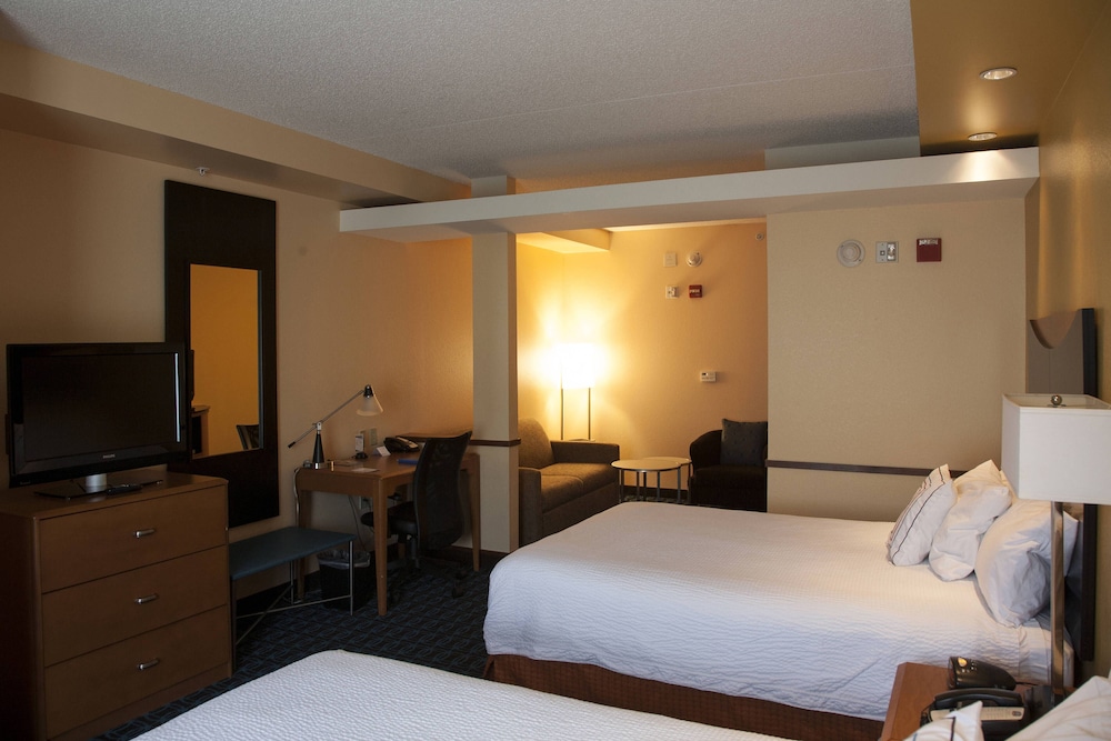 Fairfield Inn And Suites Bedford 12/36