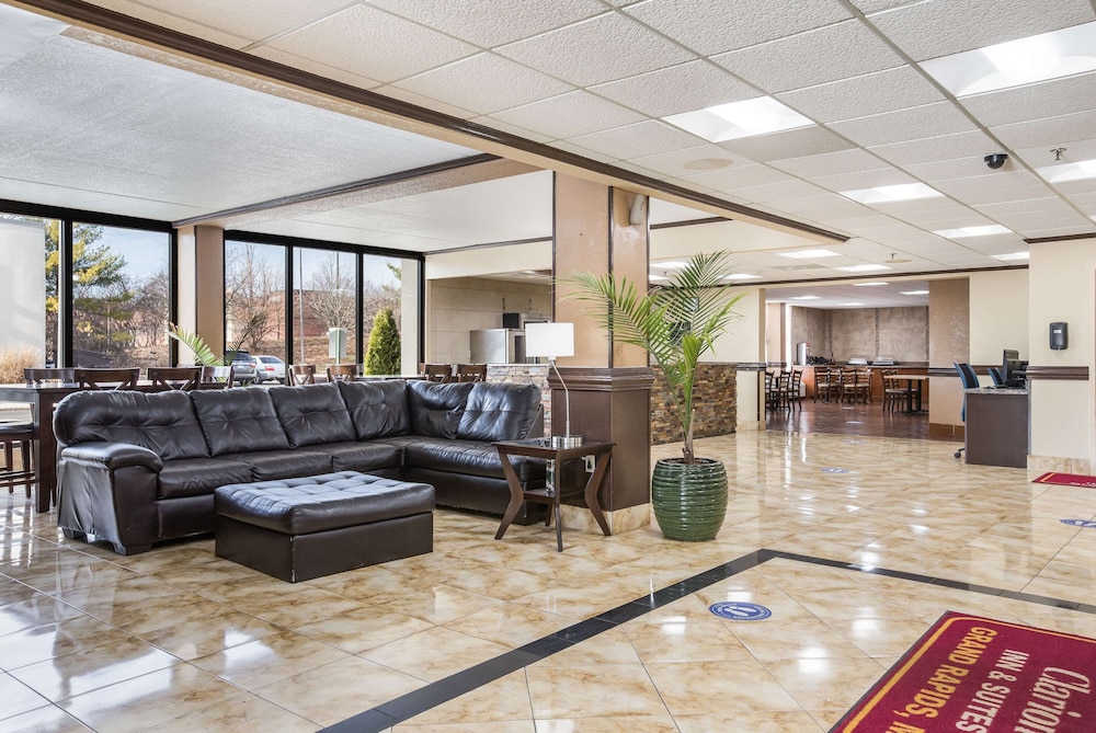Clarion Inn and Suites Grand Rapids Airport 36/63