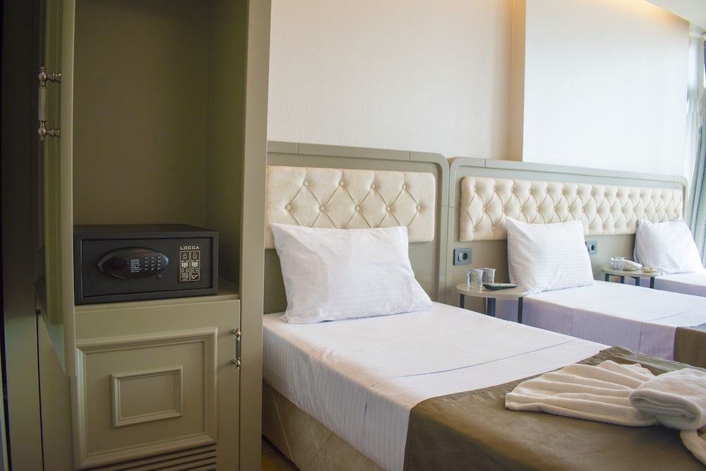 Mayer Hotel 23/48