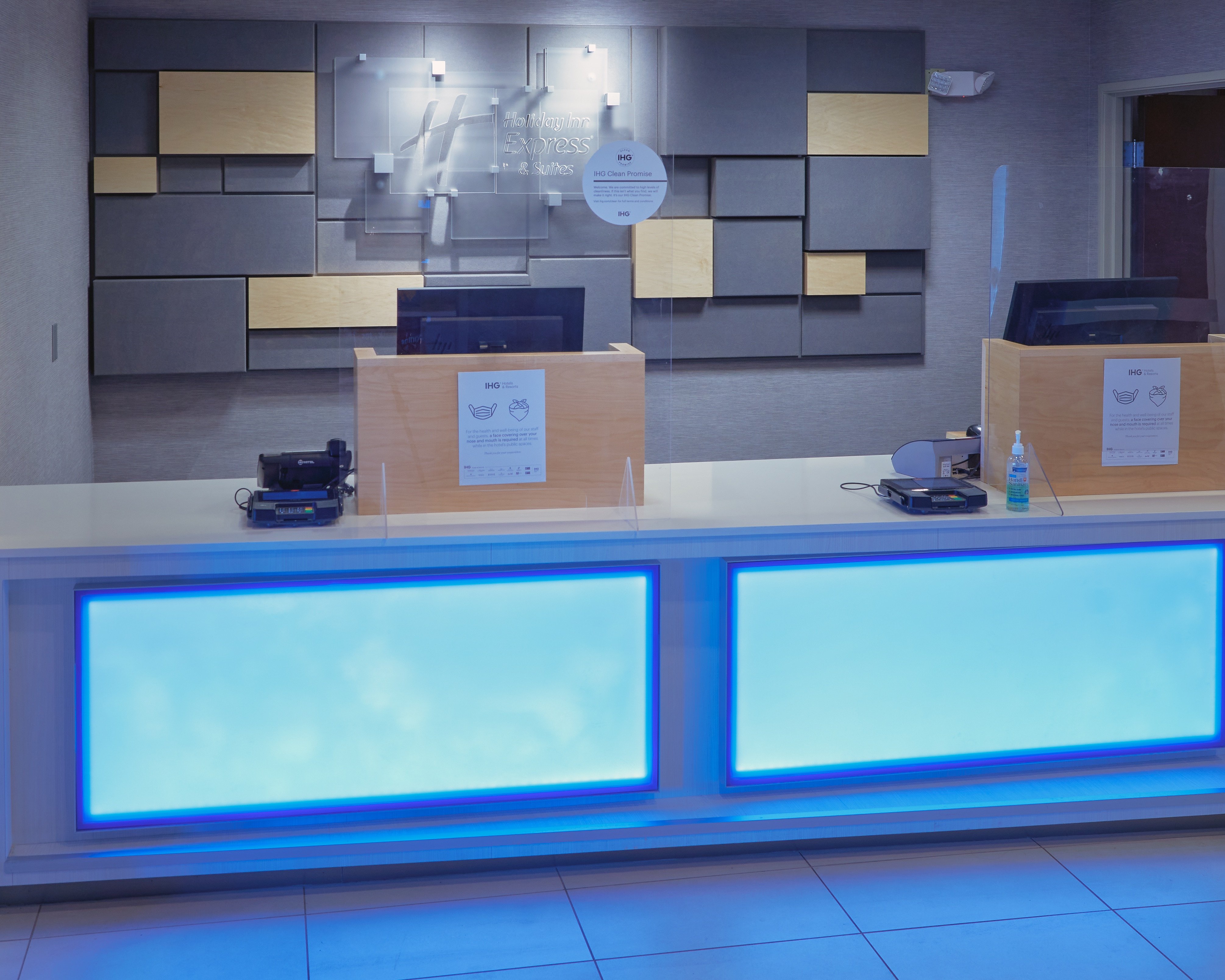 Holiday Inn Express Suites Akron Regional Airport Area 10/43