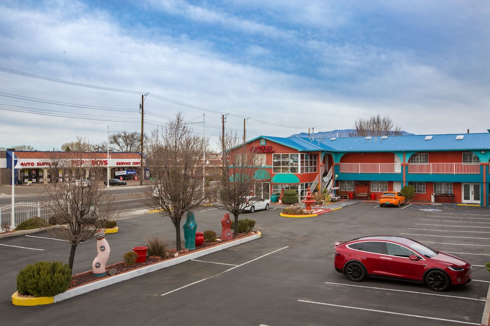 Sandia Peak Inn Old Town ABQ, a Howard Johnson by Wyndham 26/38