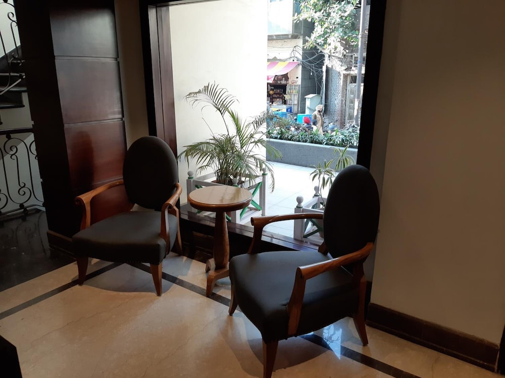 HOTEL GOLDEN TOWER. 37/42