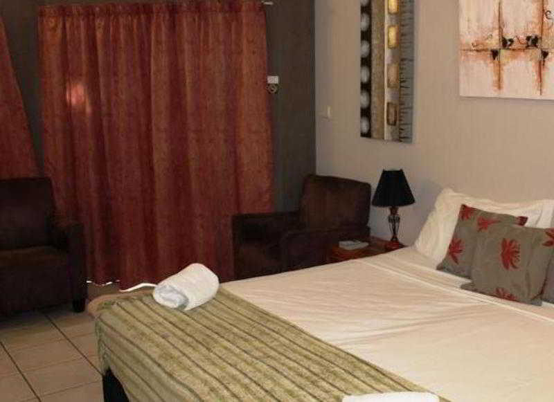 Colonial, Queen Bed