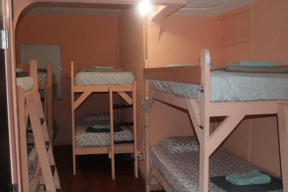 Hoosville Hostel 40/66
