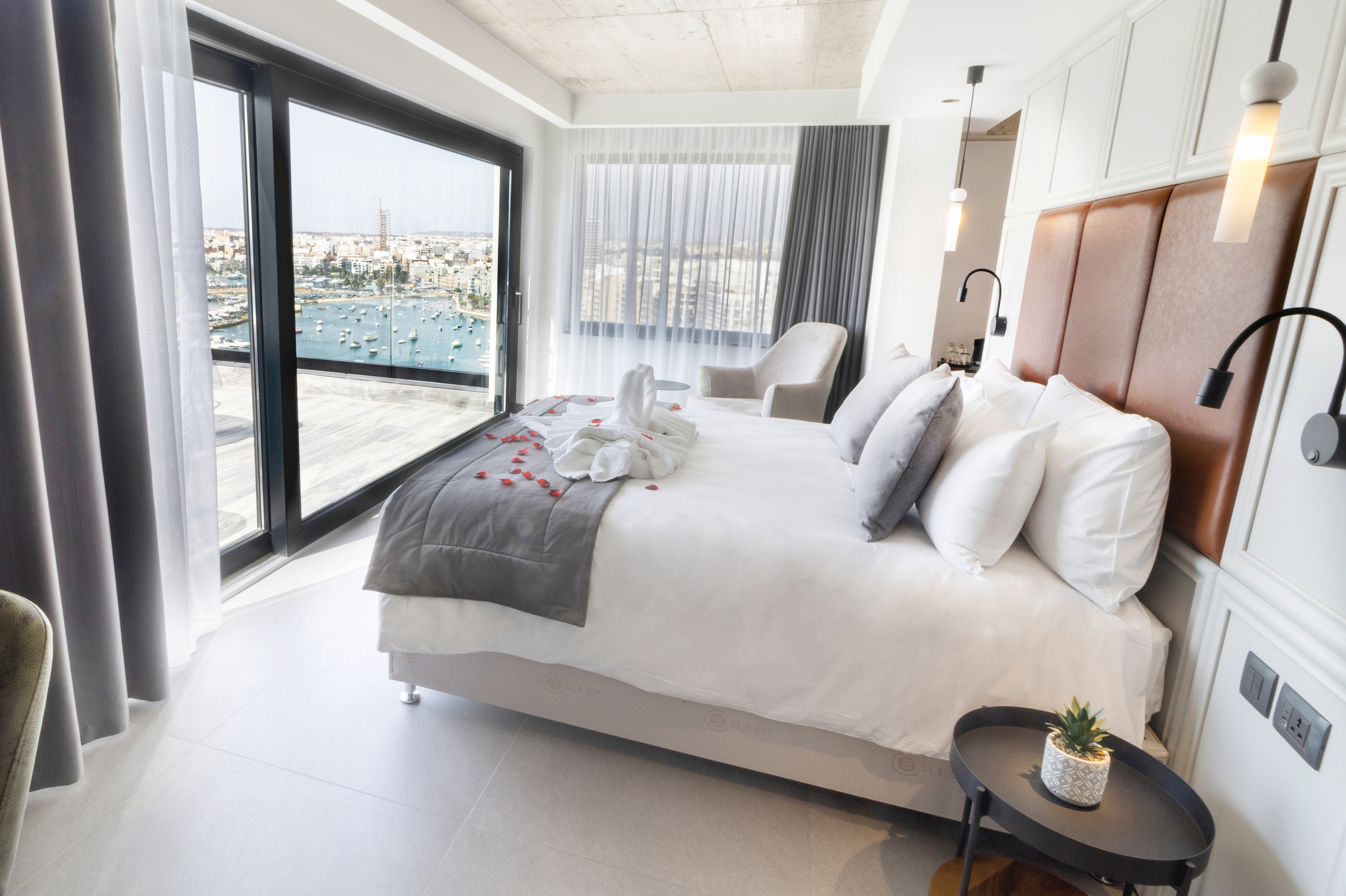 Penthouse Suite, Hot Tub