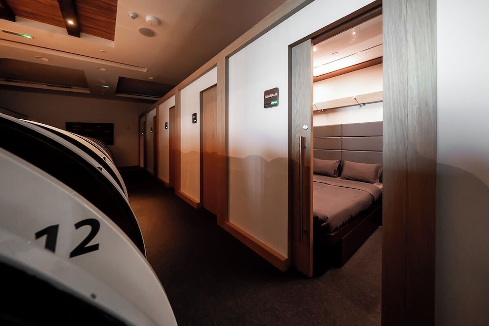 Sleep N Fly Sleep Lounge A Gates Terminal 3 Transit Only 35/50