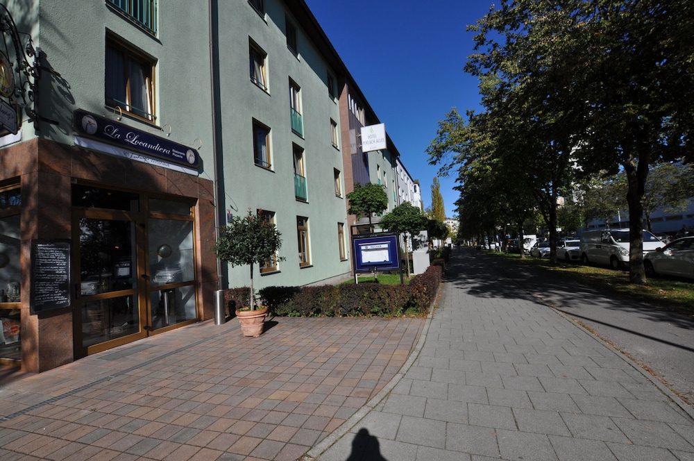 GOLDEN LEAF PERLACH ALLEE HOF 63/68