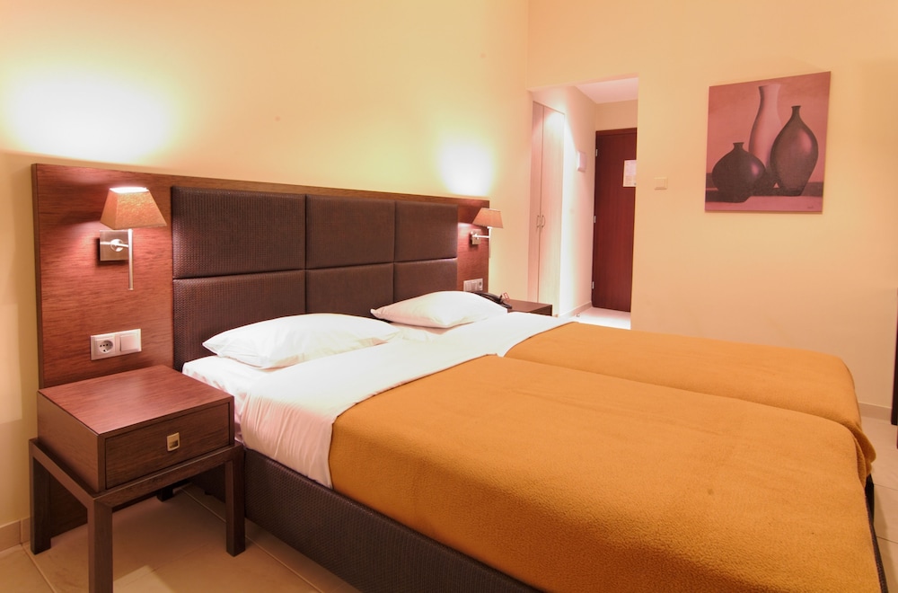 SAN NECTARIOS HOTEL 25/50