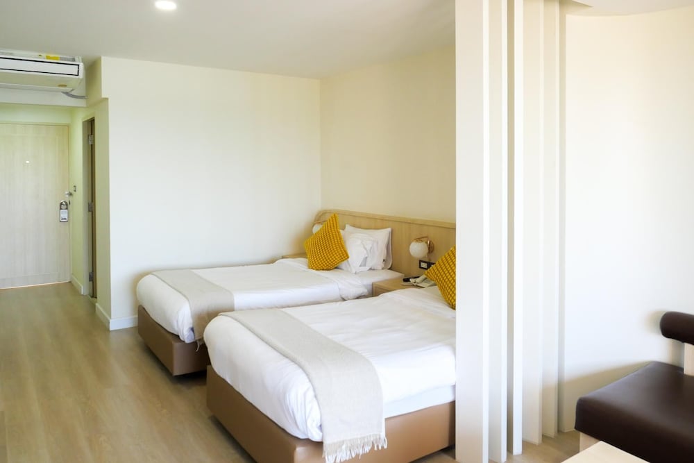 Bangsaen Villa Hotel 15/48