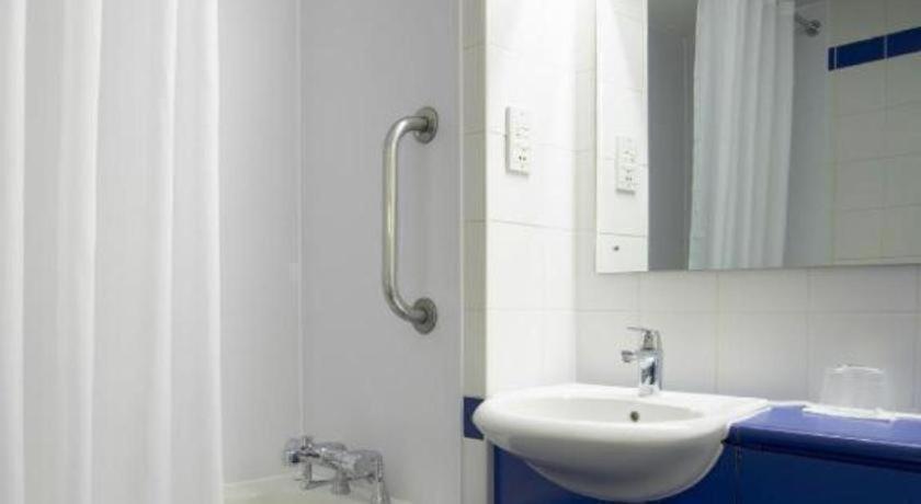 Travelodge Perth Broxden Junction 14/16