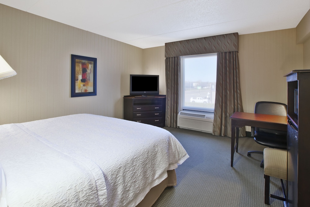 Hampton Inn Suites Plattsburgh 17/47