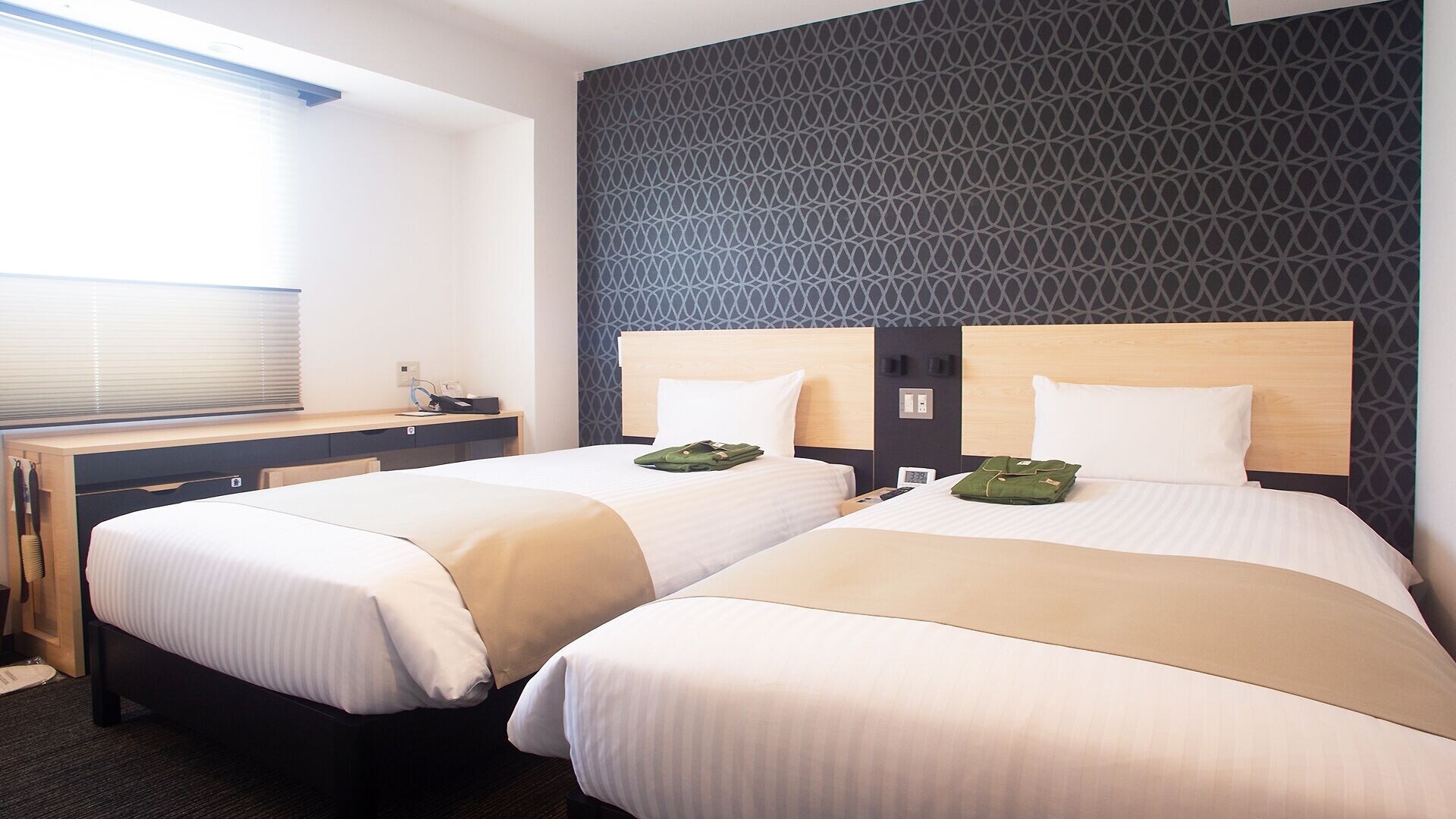 SUPERIOR, TWIN BEDS
